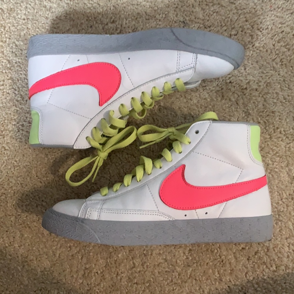 Nike Blazers🤍 - Picture 2 of 7